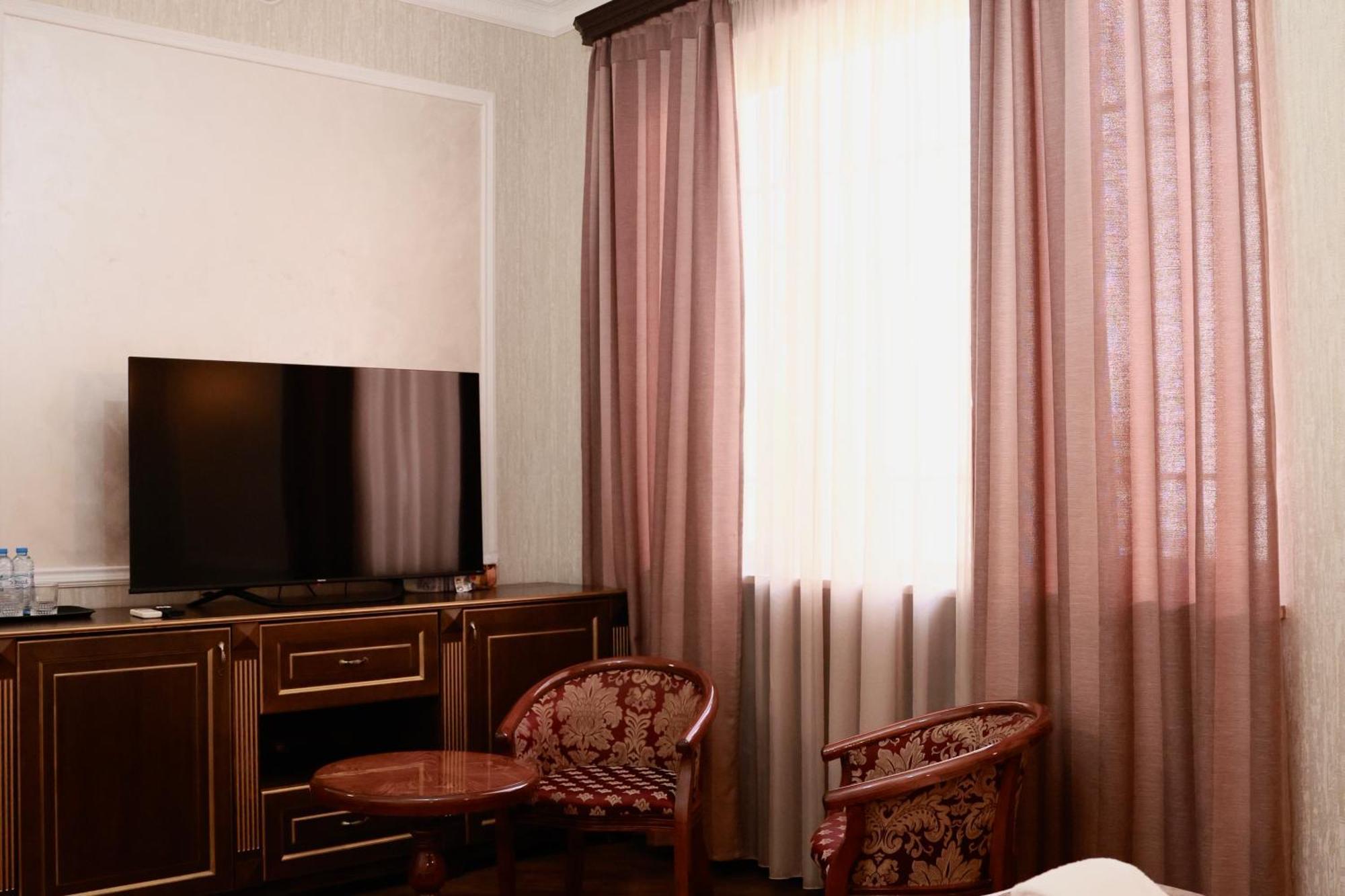 Royal Renaissance Hotel Ереван Номер фото