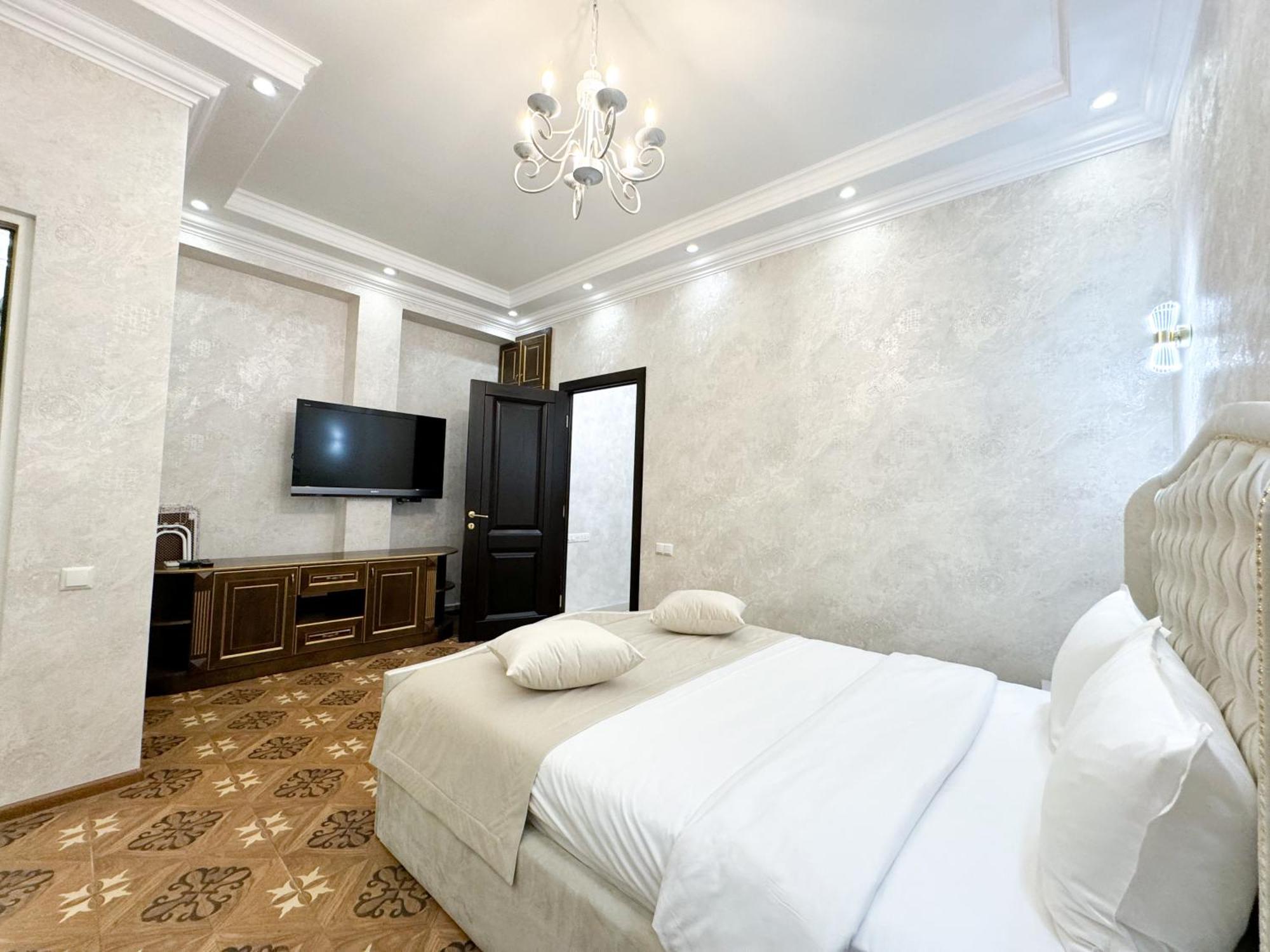 Royal Renaissance Hotel Ереван Экстерьер фото