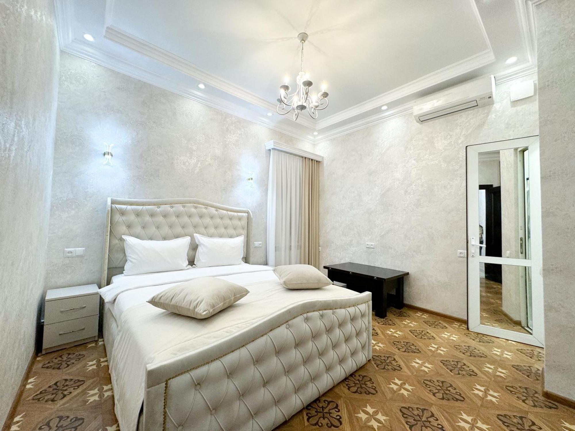 Royal Renaissance Hotel Ереван Экстерьер фото