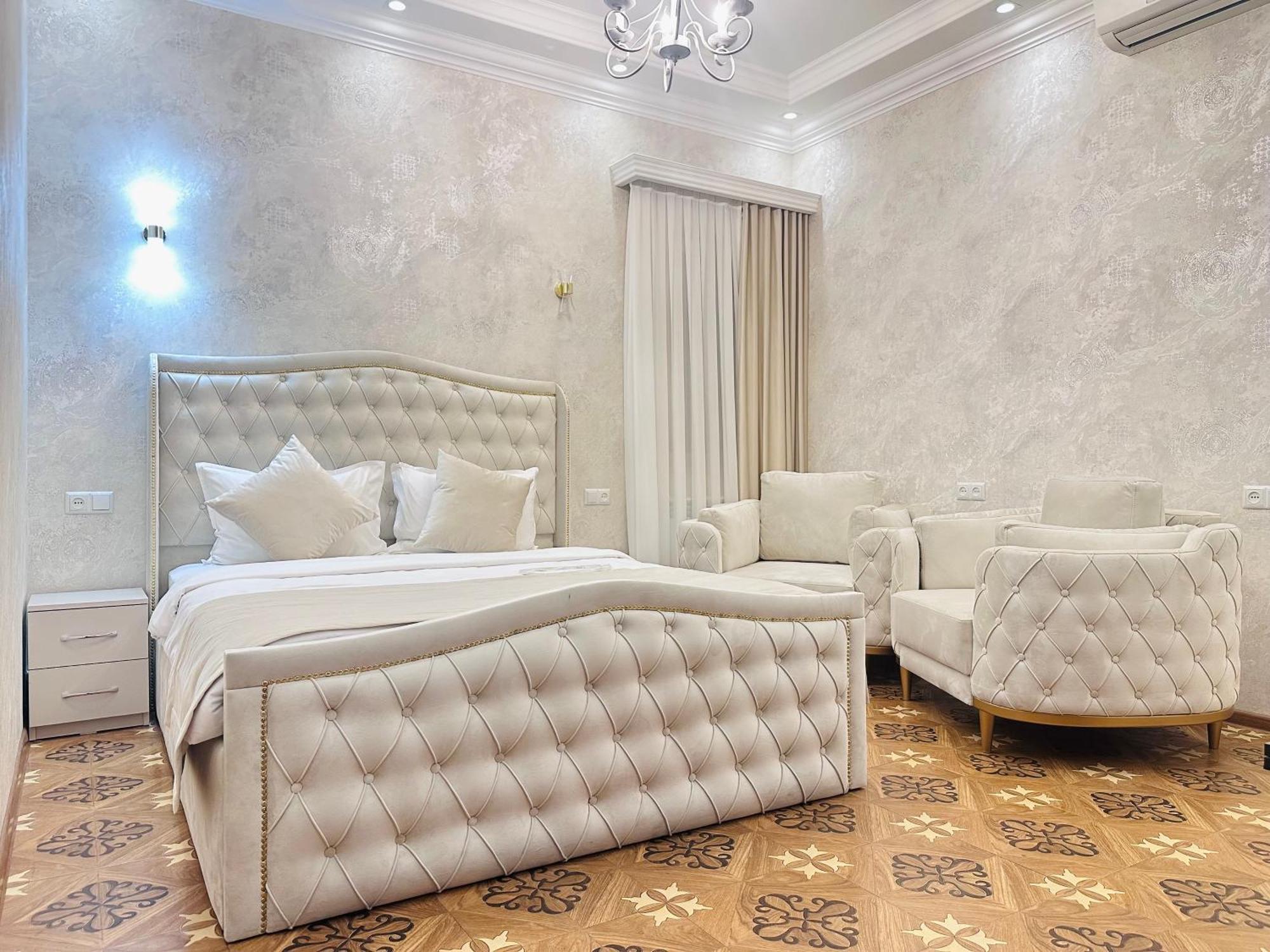 Royal Renaissance Hotel Ереван Экстерьер фото