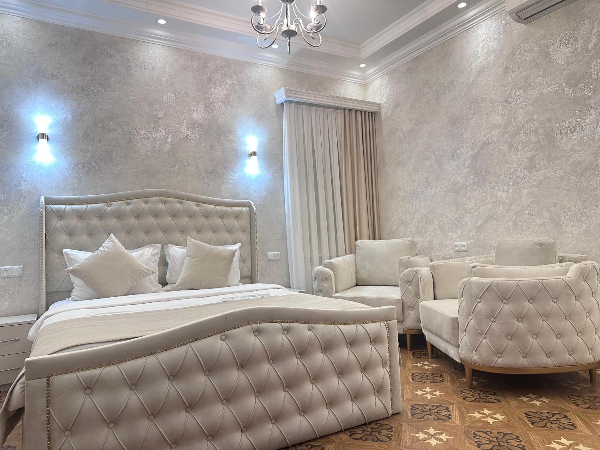 Royal Renaissance Hotel Ереван Экстерьер фото