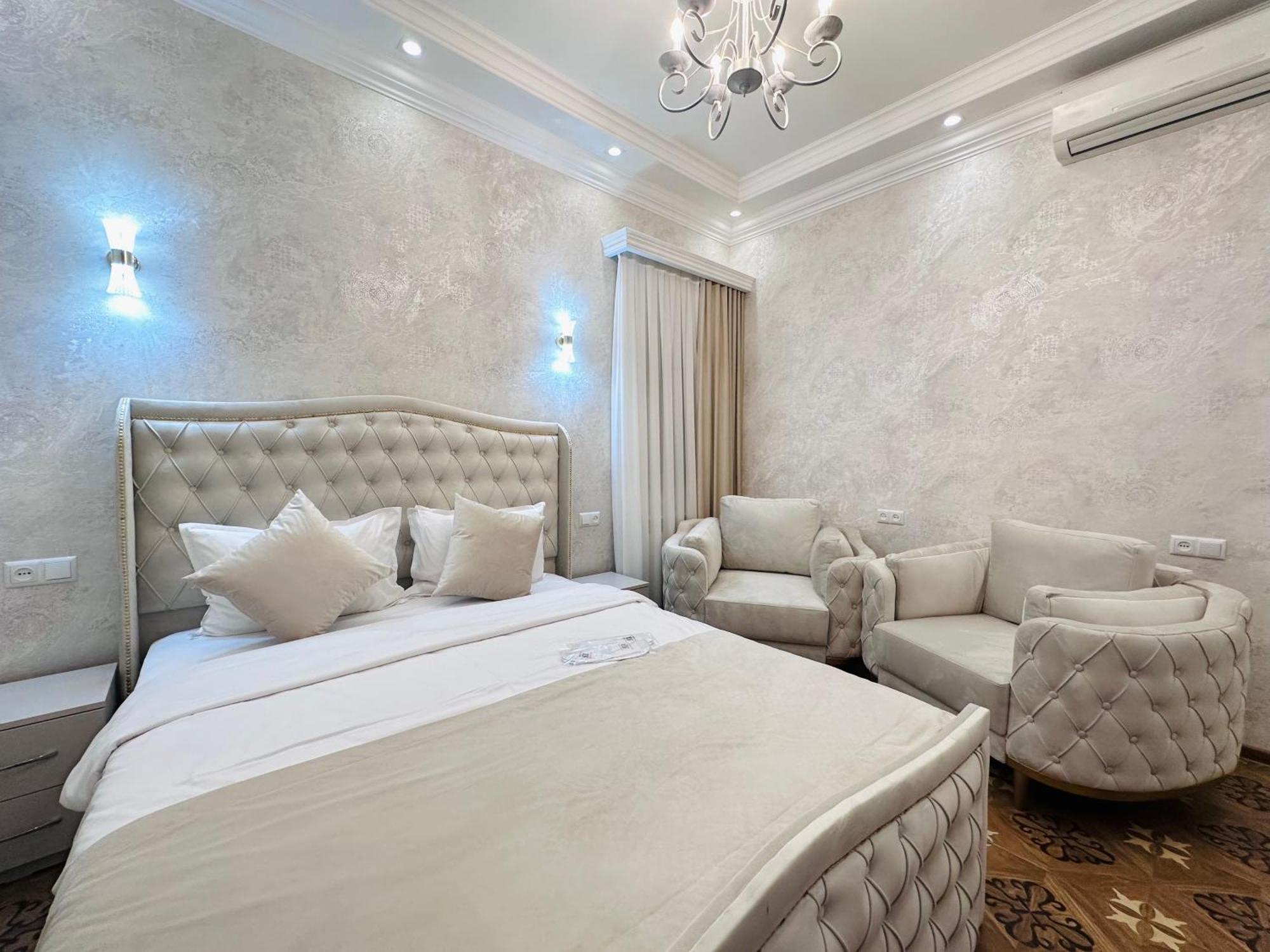 Royal Renaissance Hotel Ереван Экстерьер фото